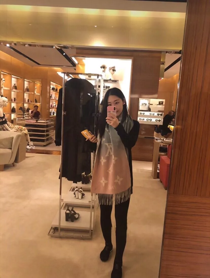 루이비통 모노그램 그라데이션 캐시미어 숄 상세 이미지 17