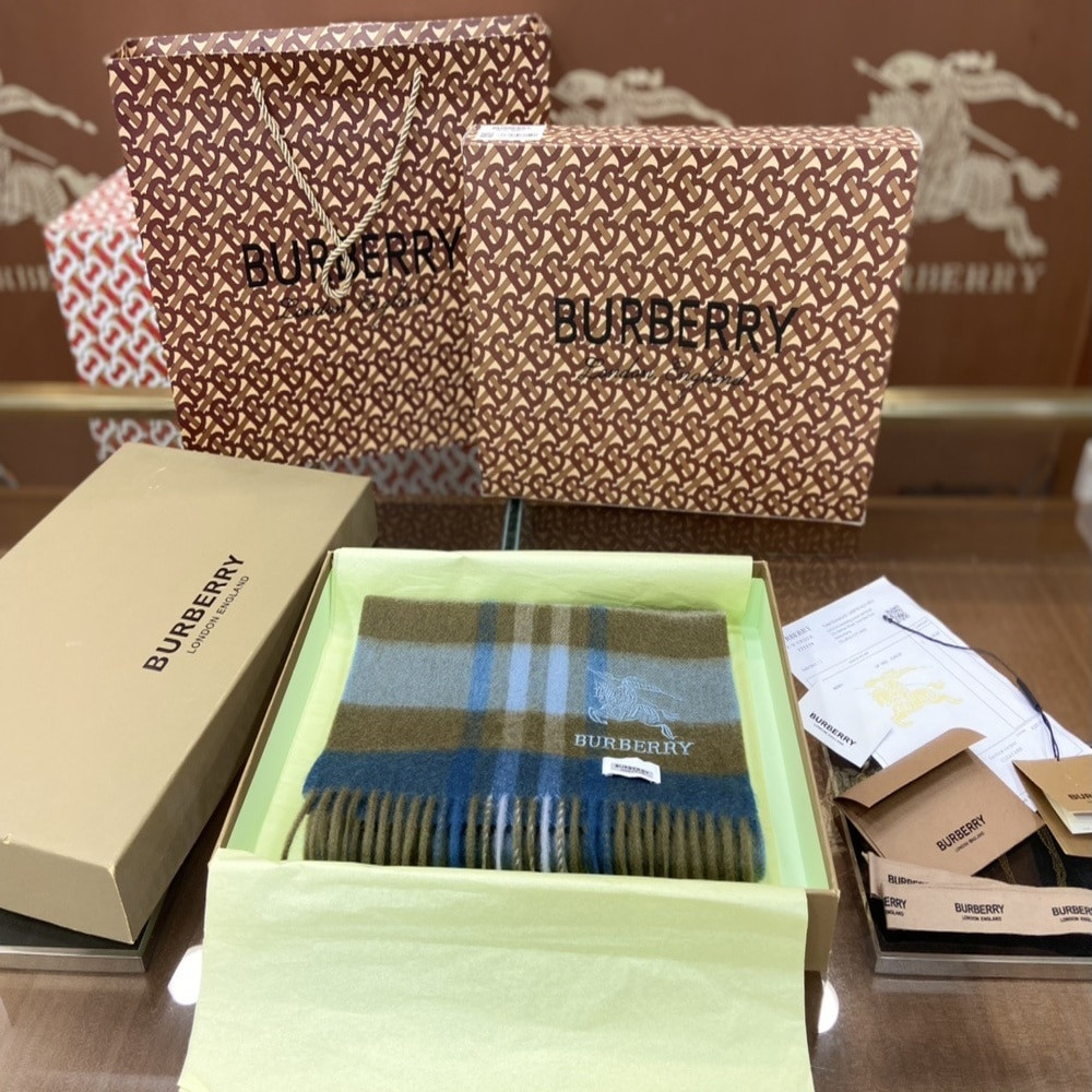 버버리 클래식 체크 자수 캐시미어 숄