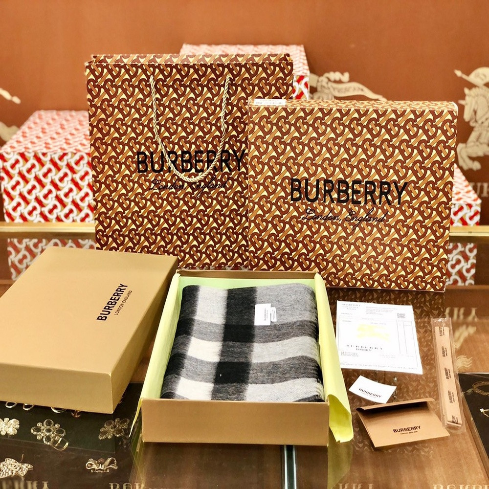 버버리 클래식 체크 캐시미어 스톨