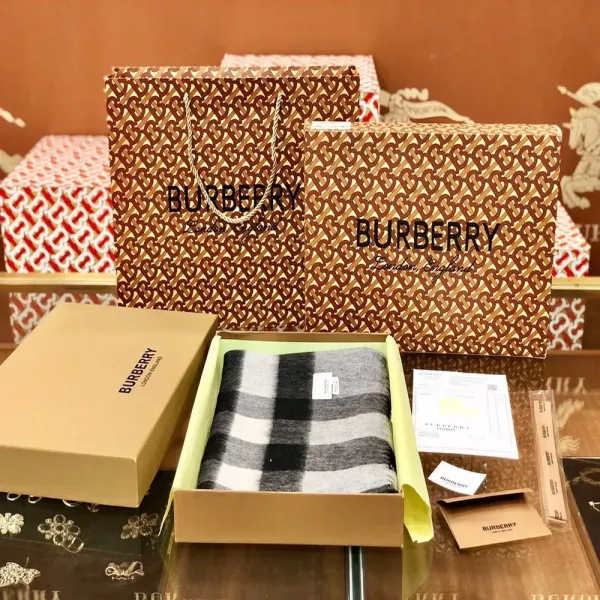버버리 클래식 체크 캐시미어 스톨