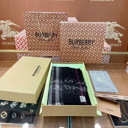 버버리 클래식 체크 금사 테슬 스톨