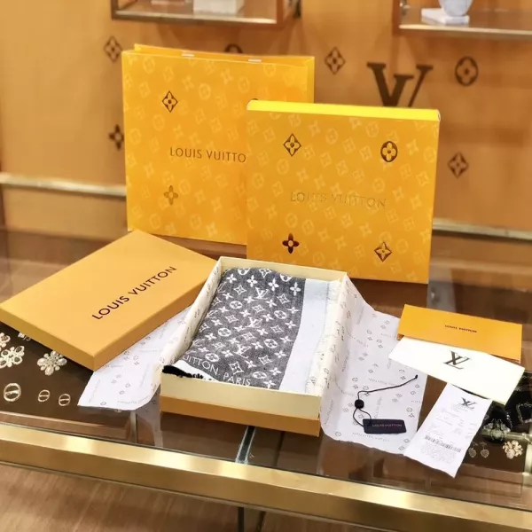 루이비통 샤인 모노그램 숄
