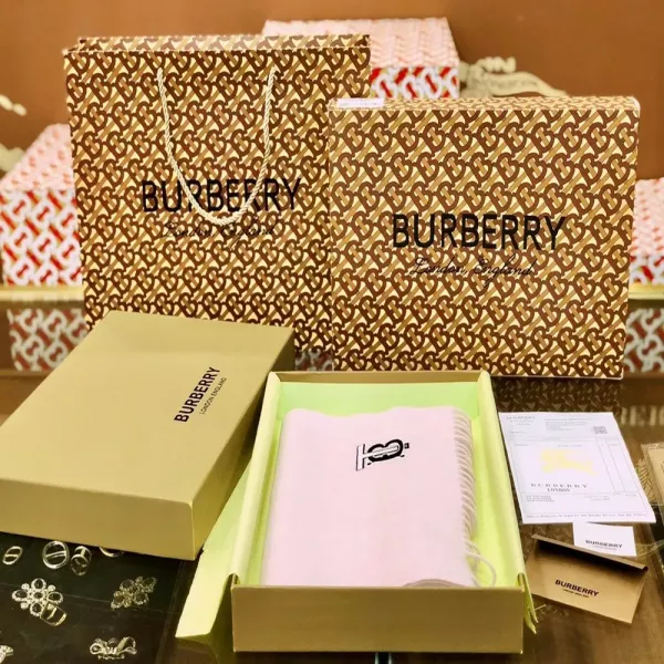버버리 자수 로고 캐시미어 스카프