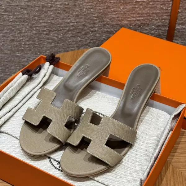에르메스 오아시스 H 컷아웃 하이힐 샌들