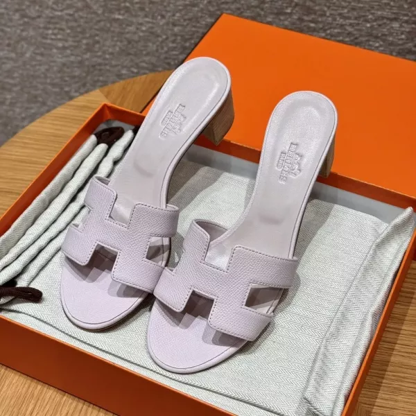 에르메스 오아시스 H 컷아웃 힐 샌들
