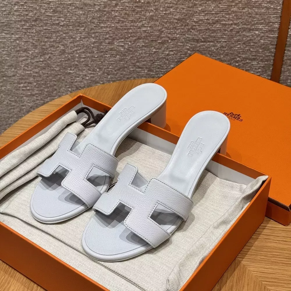 에르메스 오아시스 H 컷아웃 힐 슬라이드 샌들