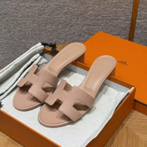 에르메스 오아시스 H 컷아웃 힐 샌들