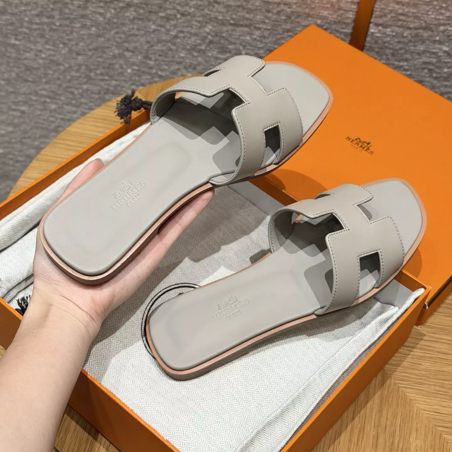 에르메스 오란 H 컷아웃 슬리퍼 상세 이미지 9