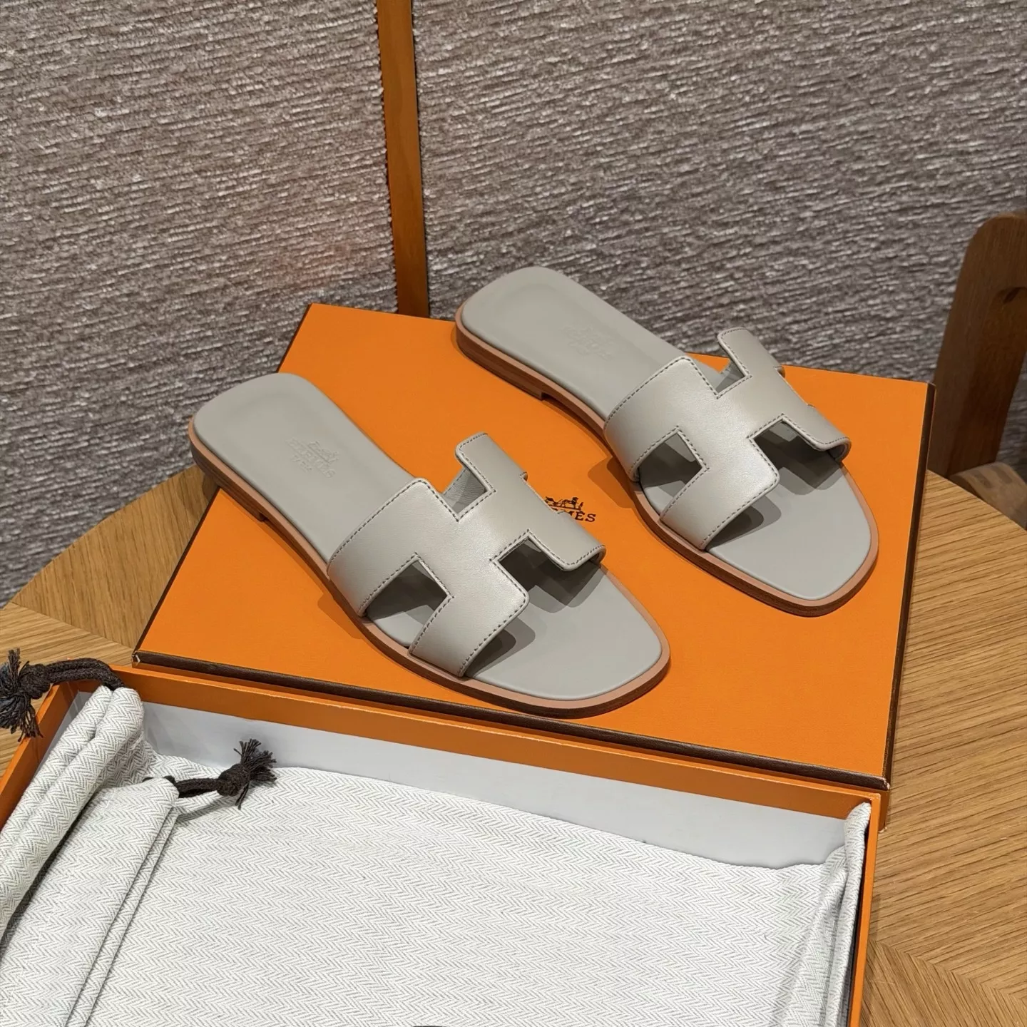에르메스 오란 H 컷아웃 슬리퍼 상세 이미지 19