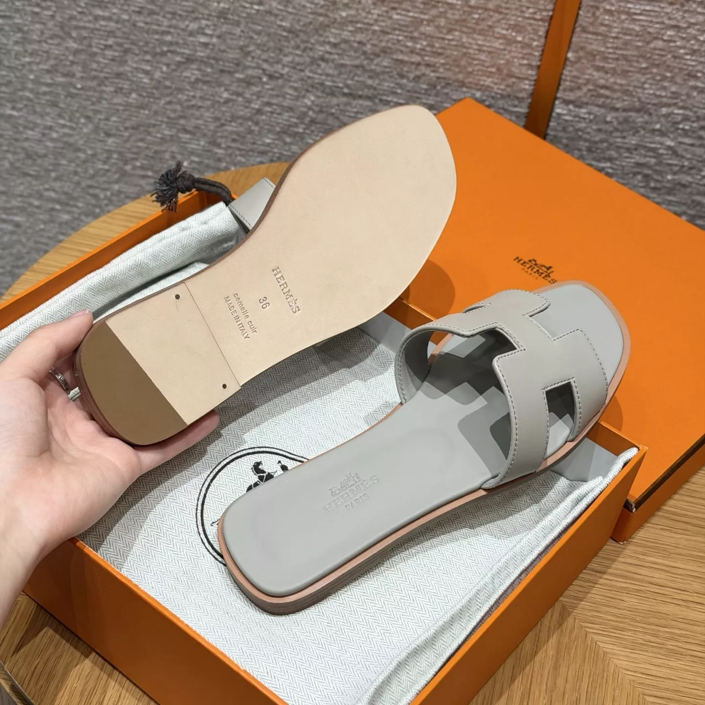 에르메스 오란 H 컷아웃 슬리퍼 상세 이미지 5