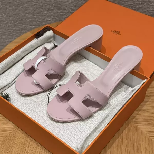 에르메스 오아시스 H 컷아웃 힐 샌들