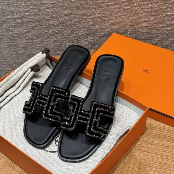 에르메스 오란 H 컷아웃 스웨이드 크리스탈 슬리퍼