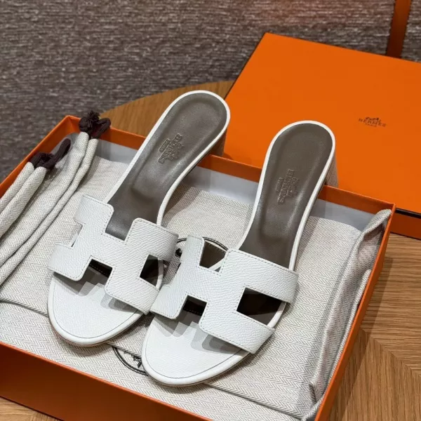 에르메스 오아시스 H 컷아웃 하이힐 뮬 샌들