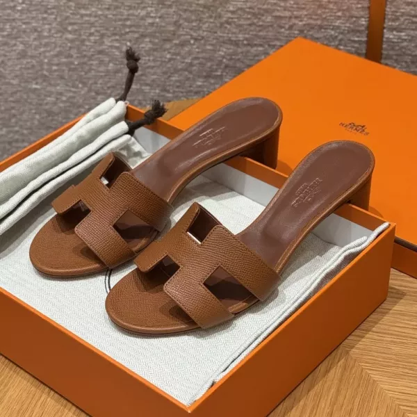 에르메스 오아시스 H 컷아웃 힐 샌들