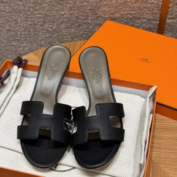 에르메스 오아시스 H 컷아웃 힐 샌들