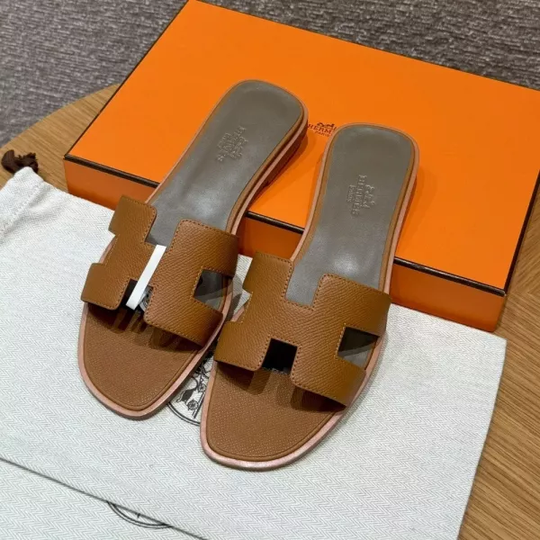 에르메스 오란 H 컷아웃 레더 슬리퍼