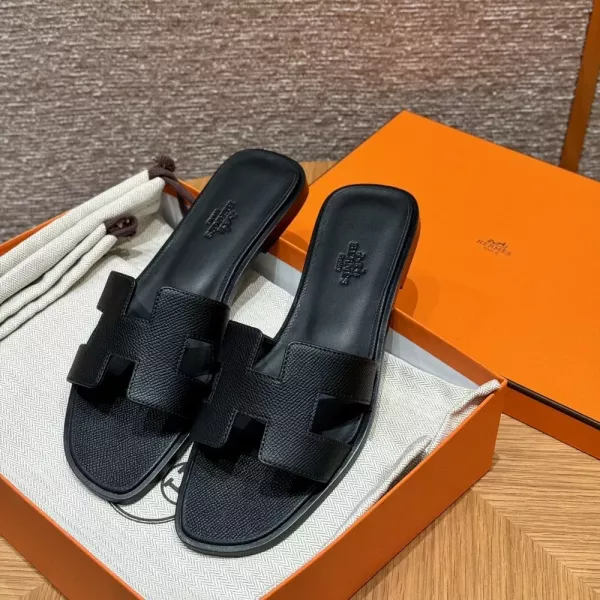 에르메스 오란 H 컷아웃 레더 슬리퍼