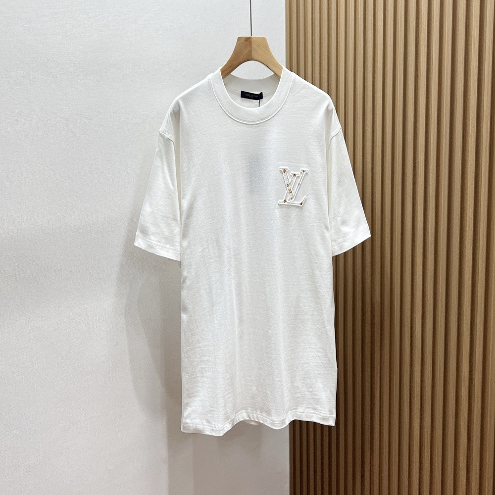 루이비통 LV 레터 엠보 패치 코튼 반팔 티셔츠
