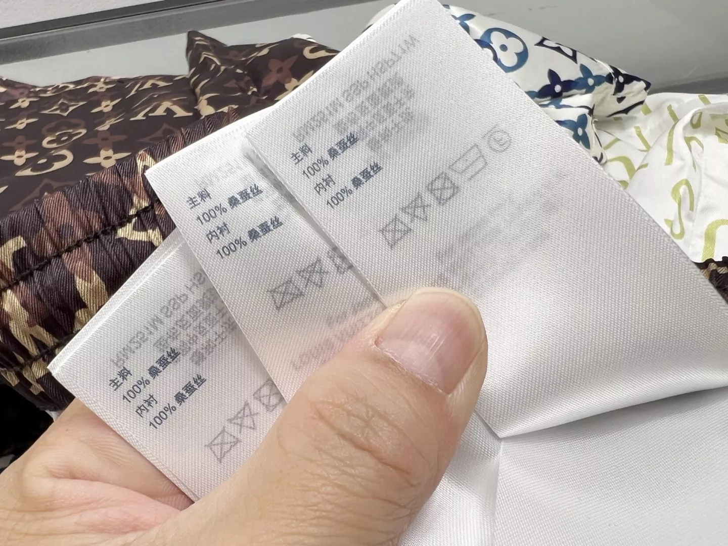루이비통 모노그램 패턴 비치 밴딩 쇼츠 상세 이미지 14