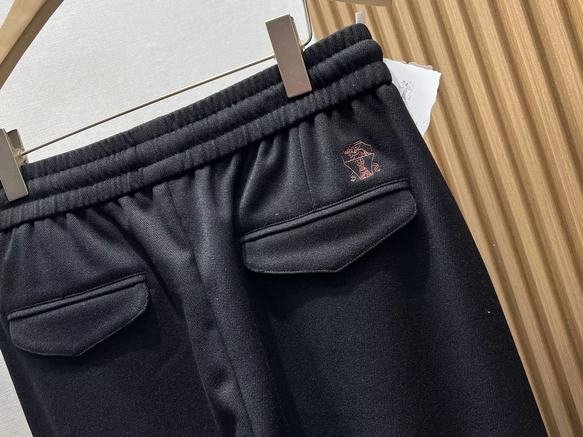 브루넬로쿠치넬리 자수 포인트 와이드 핏 캐주얼 팬츠 상세 이미지 3