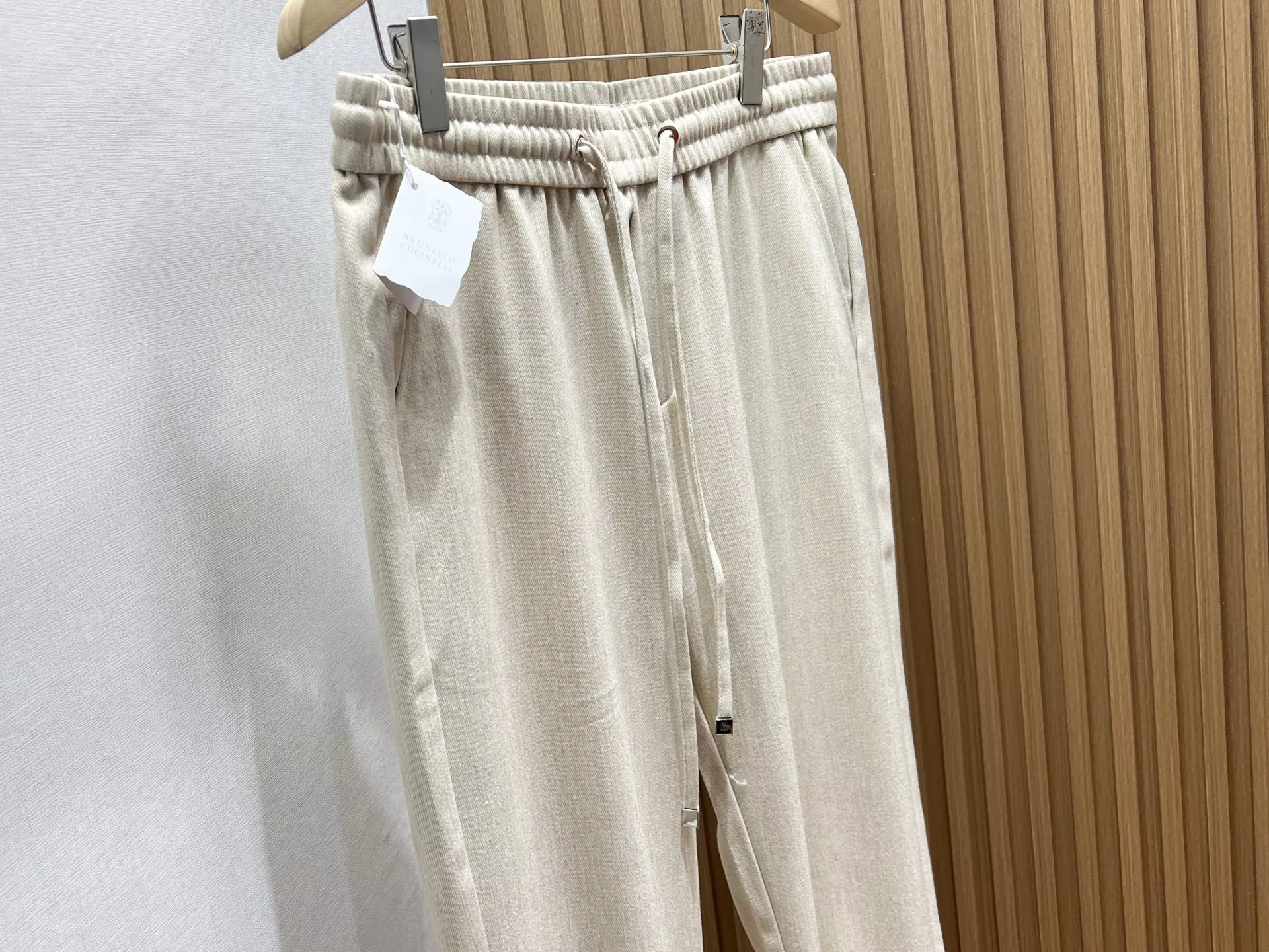 브루넬로쿠치넬리 자수 포인트 와이드 핏 캐주얼 팬츠 상세 이미지 5
