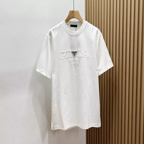 프라다 중앙 엠블럼 레터링 반팔 티셔츠