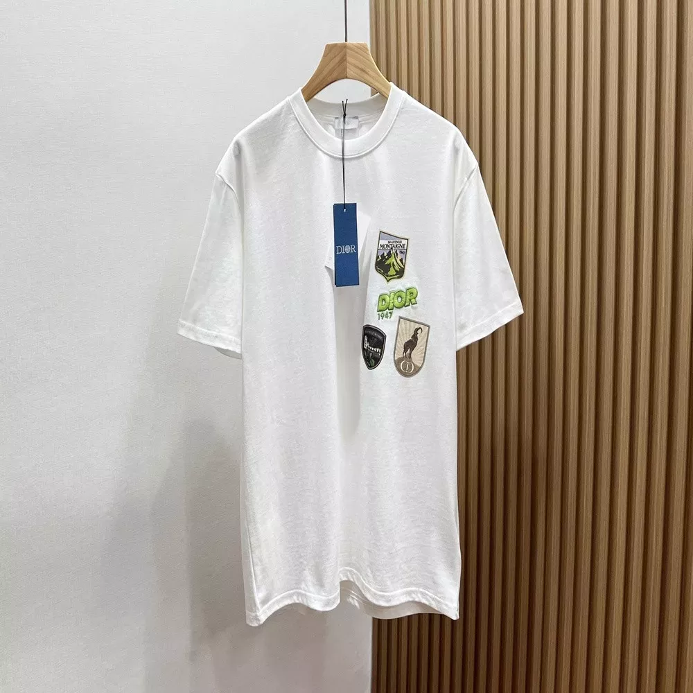 디올 마이크로 배지 레터링 프린트 반소매 티셔츠