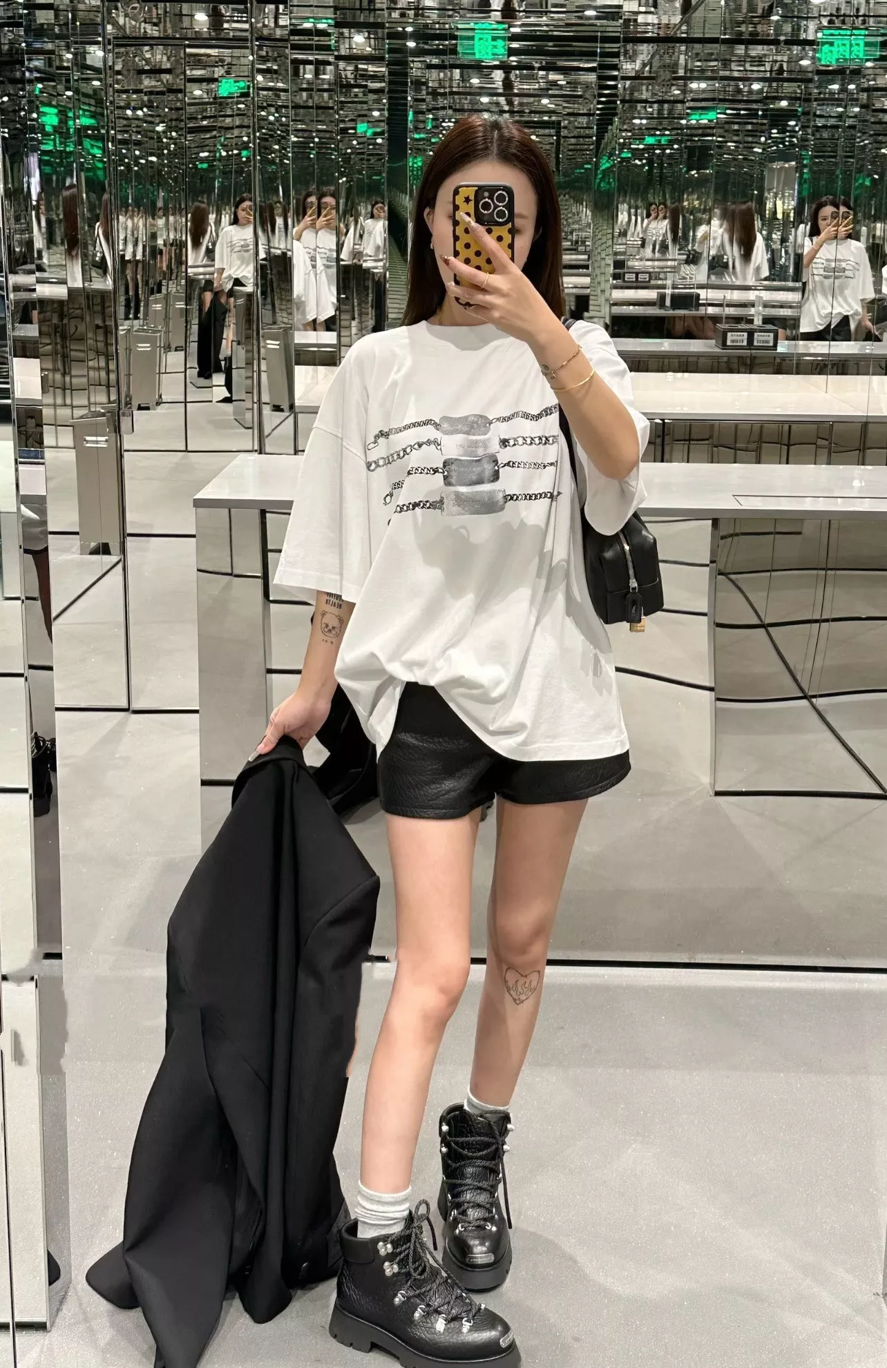 알렉산더왕 고딕 체인 그래픽 프린트 반소매 티셔츠 상세 이미지 19