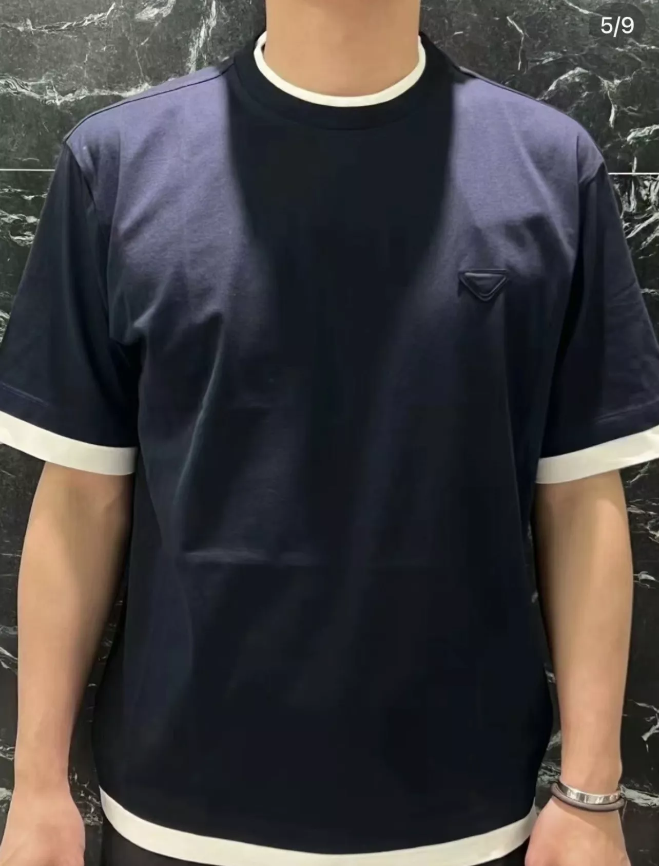프라다 삼각 로고 패치 레이어드 반소매 티셔츠 상세 이미지 33