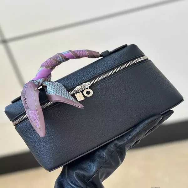 로로피아나 L19 가죽 미니백