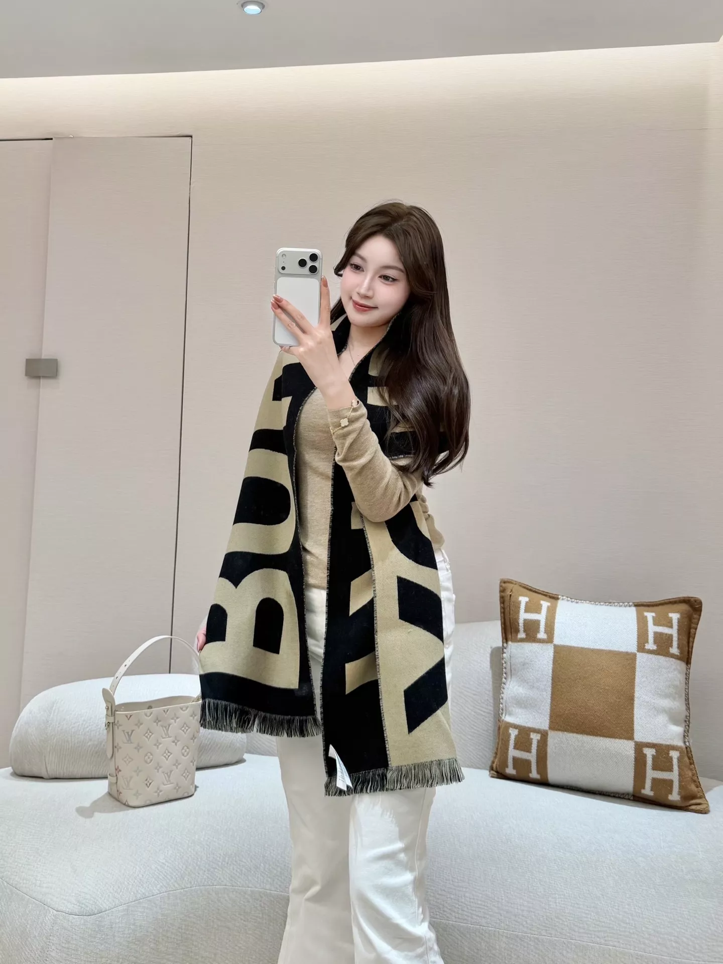 버버리 로고 자카드 울 머플러 상세 이미지 11