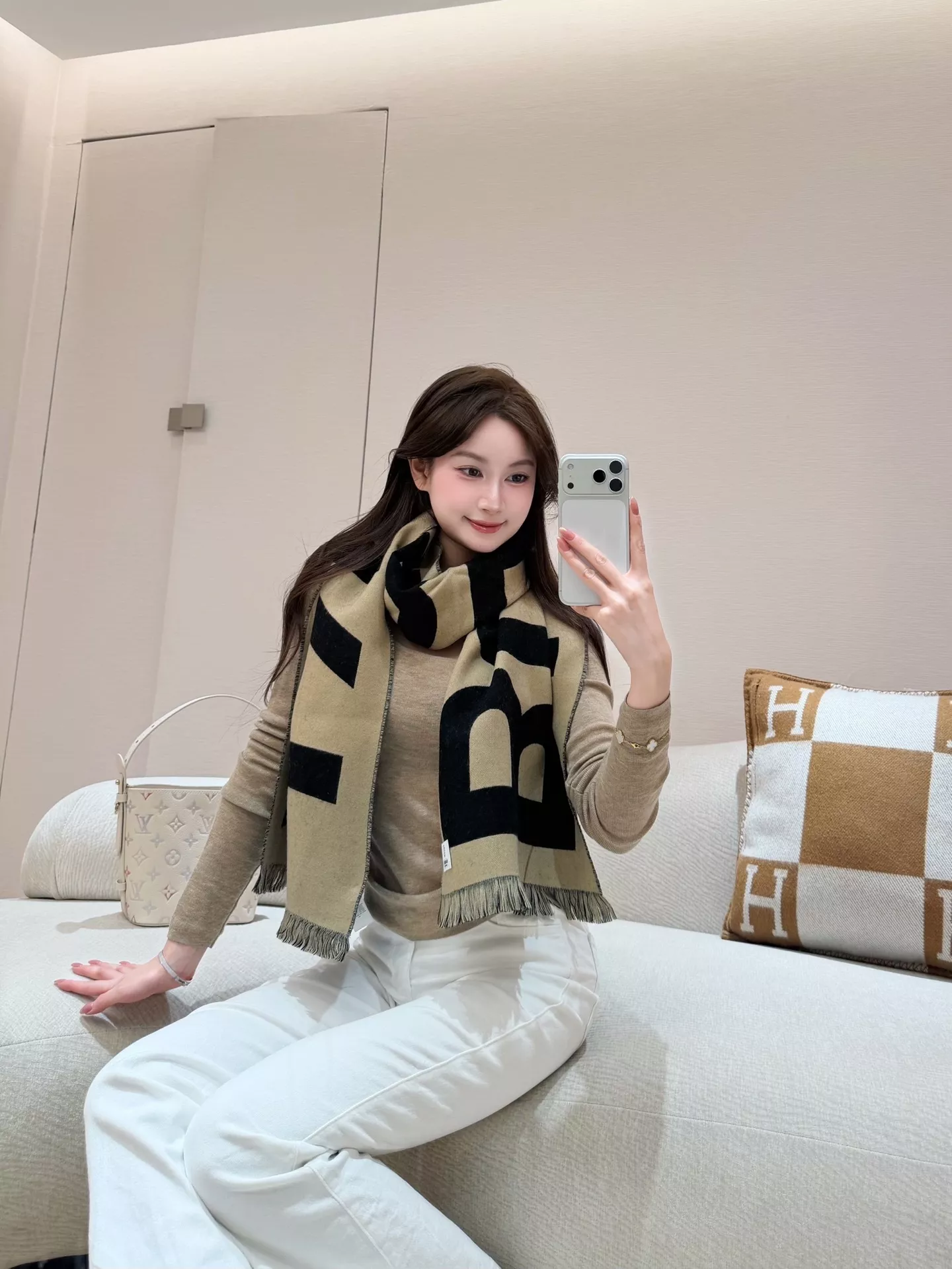 버버리 로고 자카드 울 머플러 상세 이미지 10