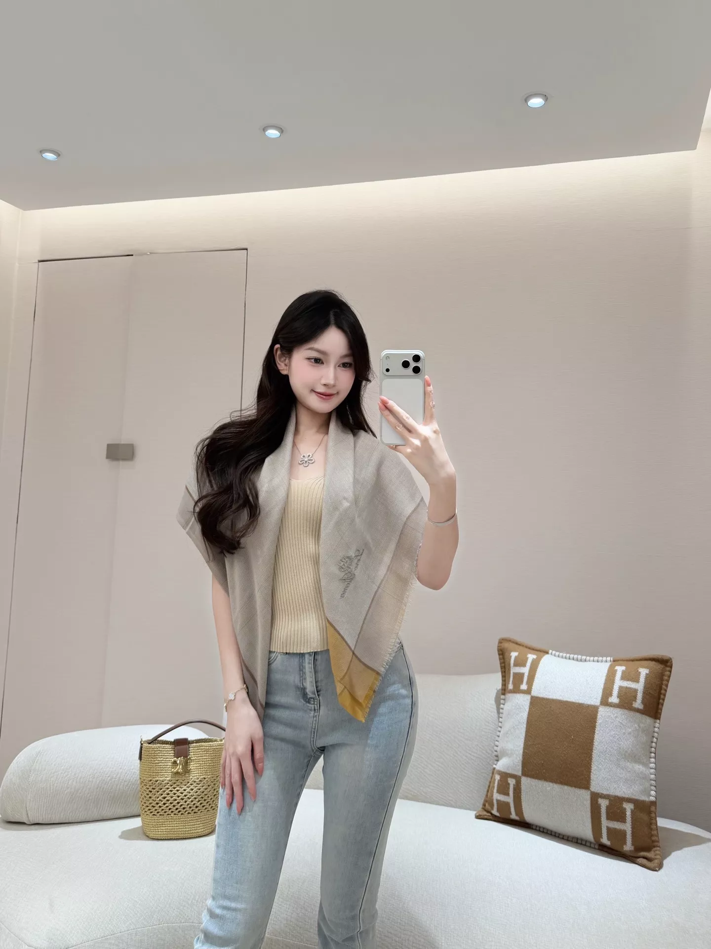로로피아나 로고 자수 포인트 캐시미어 숄 상세 이미지 10