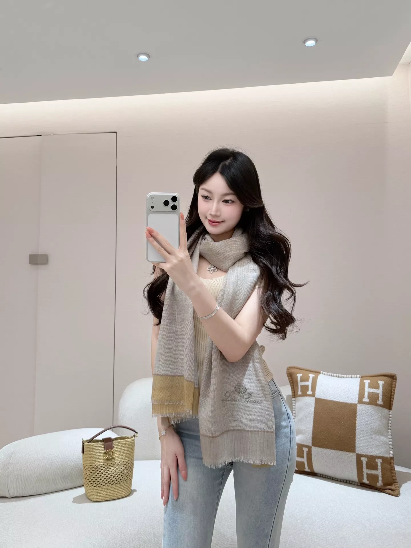 로로피아나 로고 자수 포인트 캐시미어 숄 상세 이미지 11