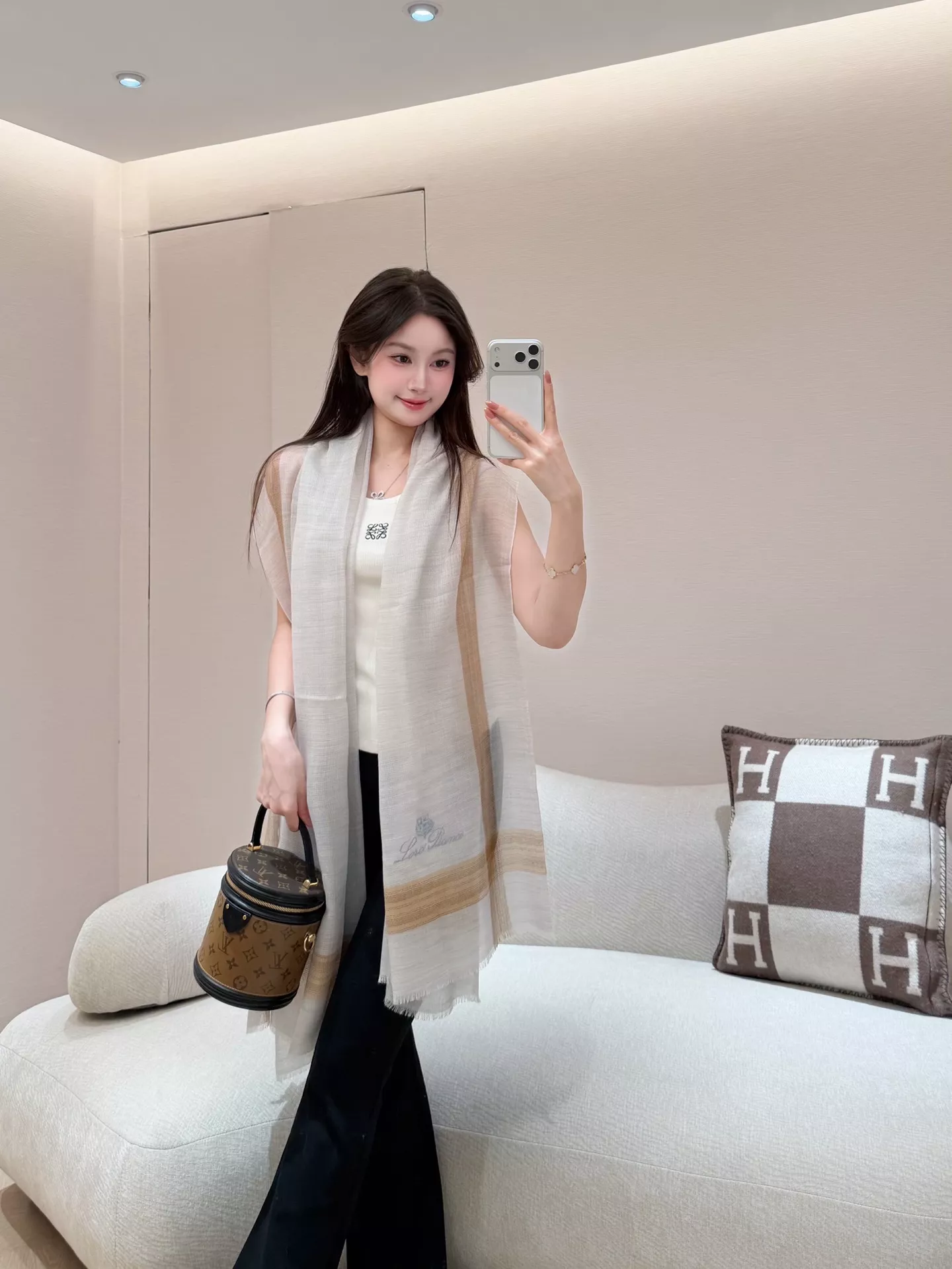 로로피아나 캐시미어 체크 숄 상세 이미지 10