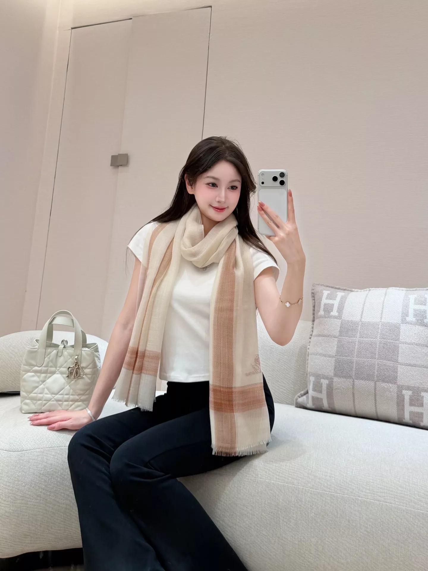 로로피아나 캐시미어 체크 숄 상세 이미지 11