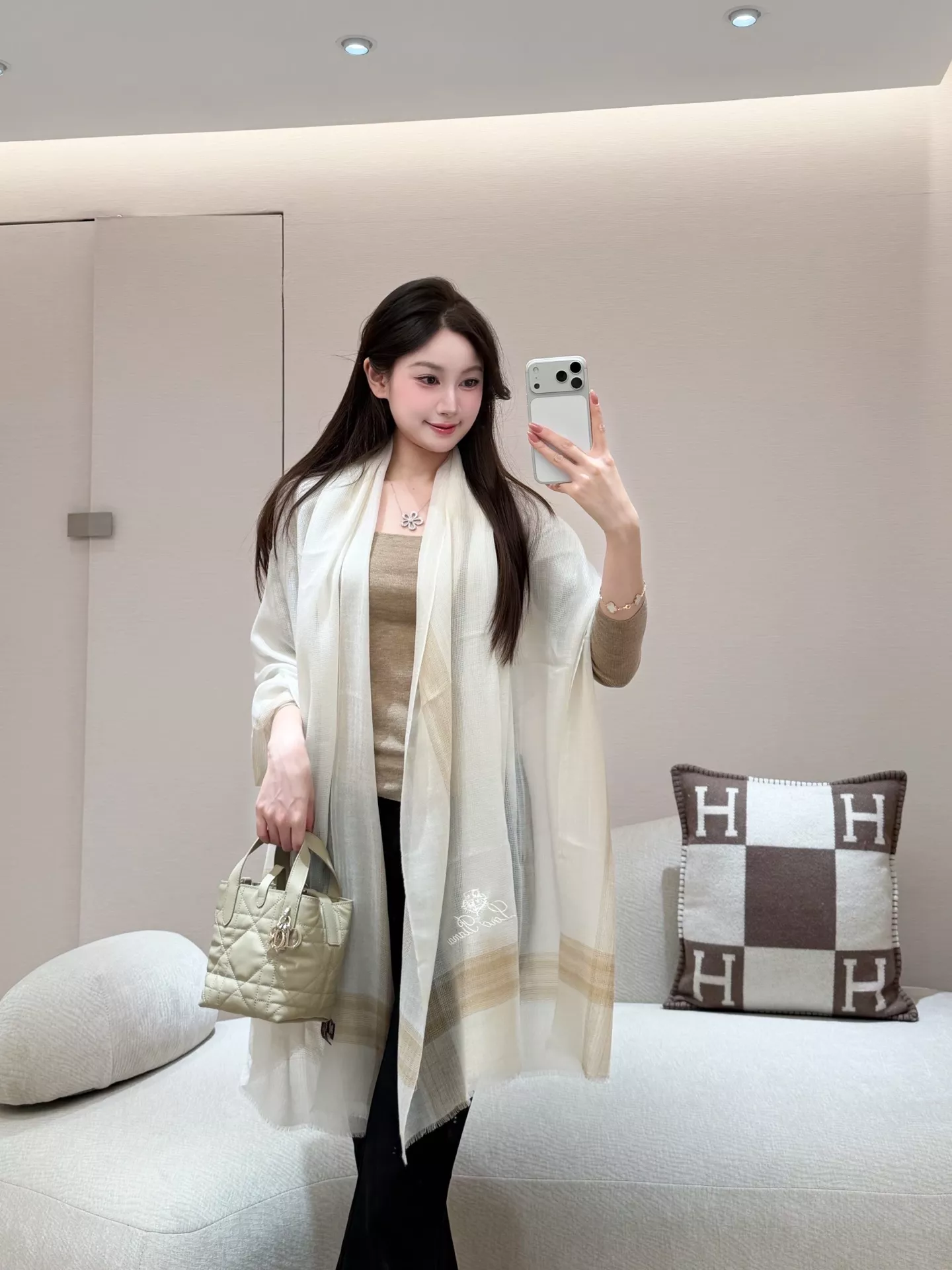로로피아나 연베이지 캐시미어 스톨 상세 이미지 11