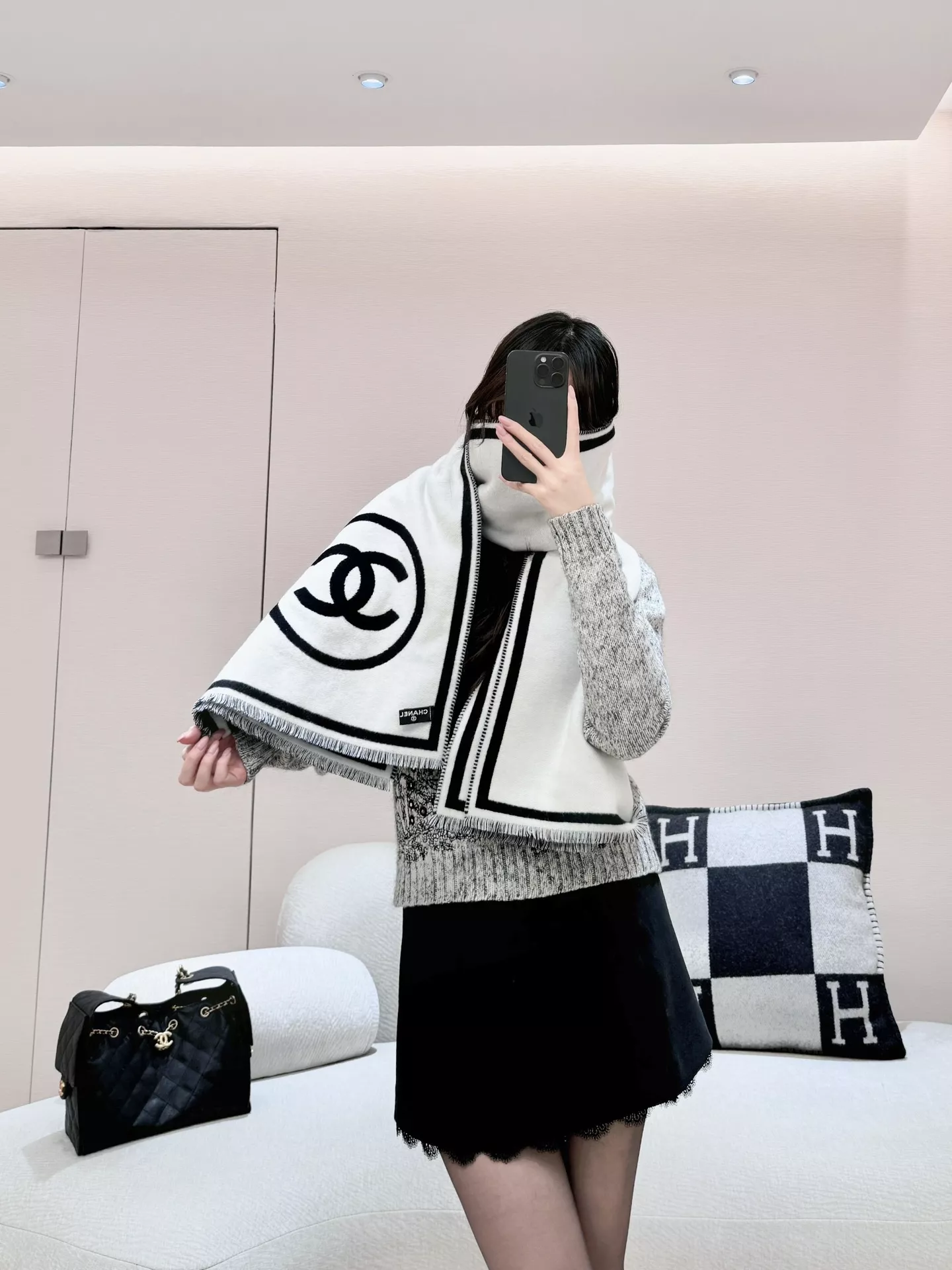 샤넬 더블C 배색 캐시미어 숄 상세 이미지 11