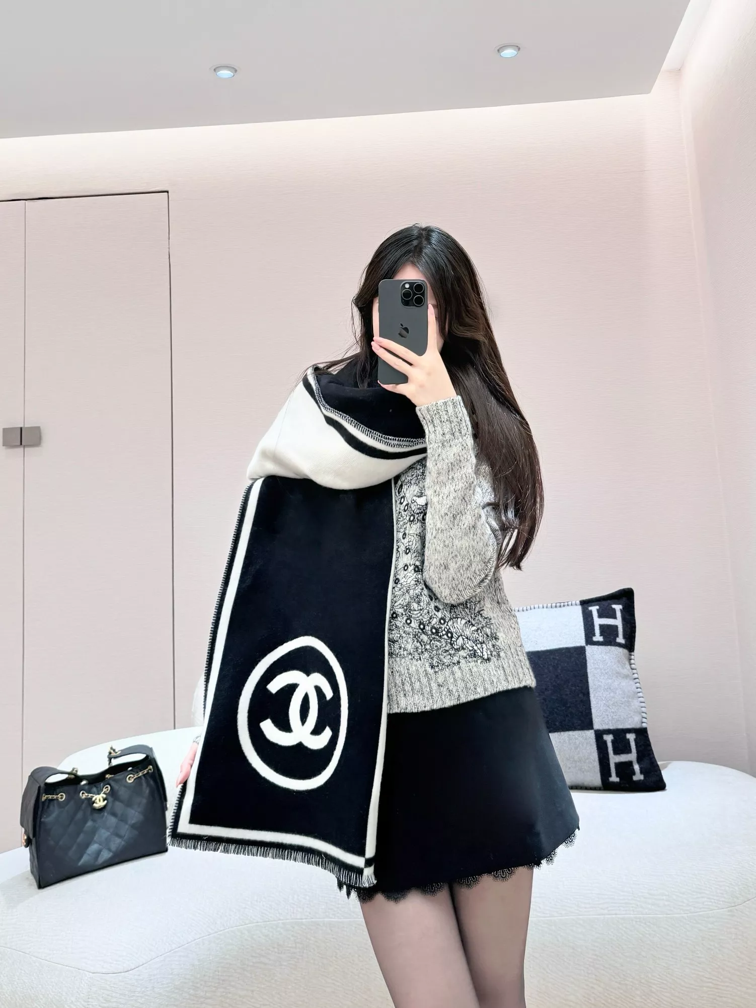 샤넬 더블C 배색 캐시미어 숄 상세 이미지 10