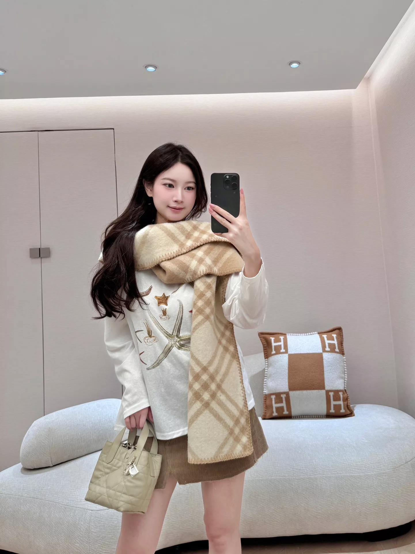 버버리 후드형 체크 숄 상세 이미지 11