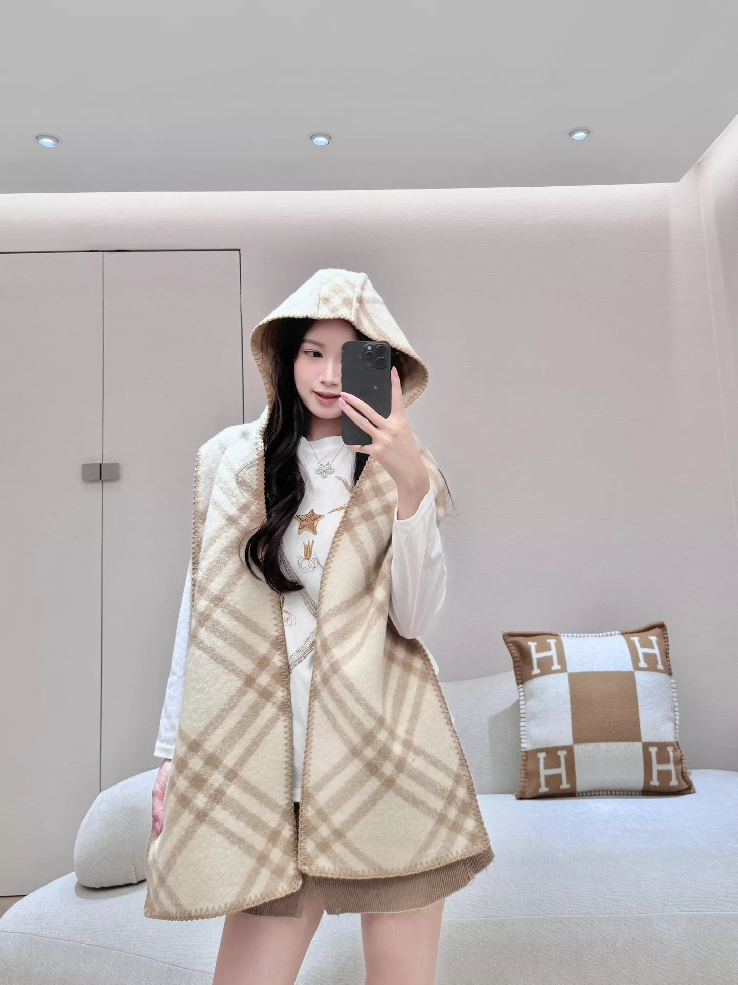 버버리 후드형 체크 숄 상세 이미지 12
