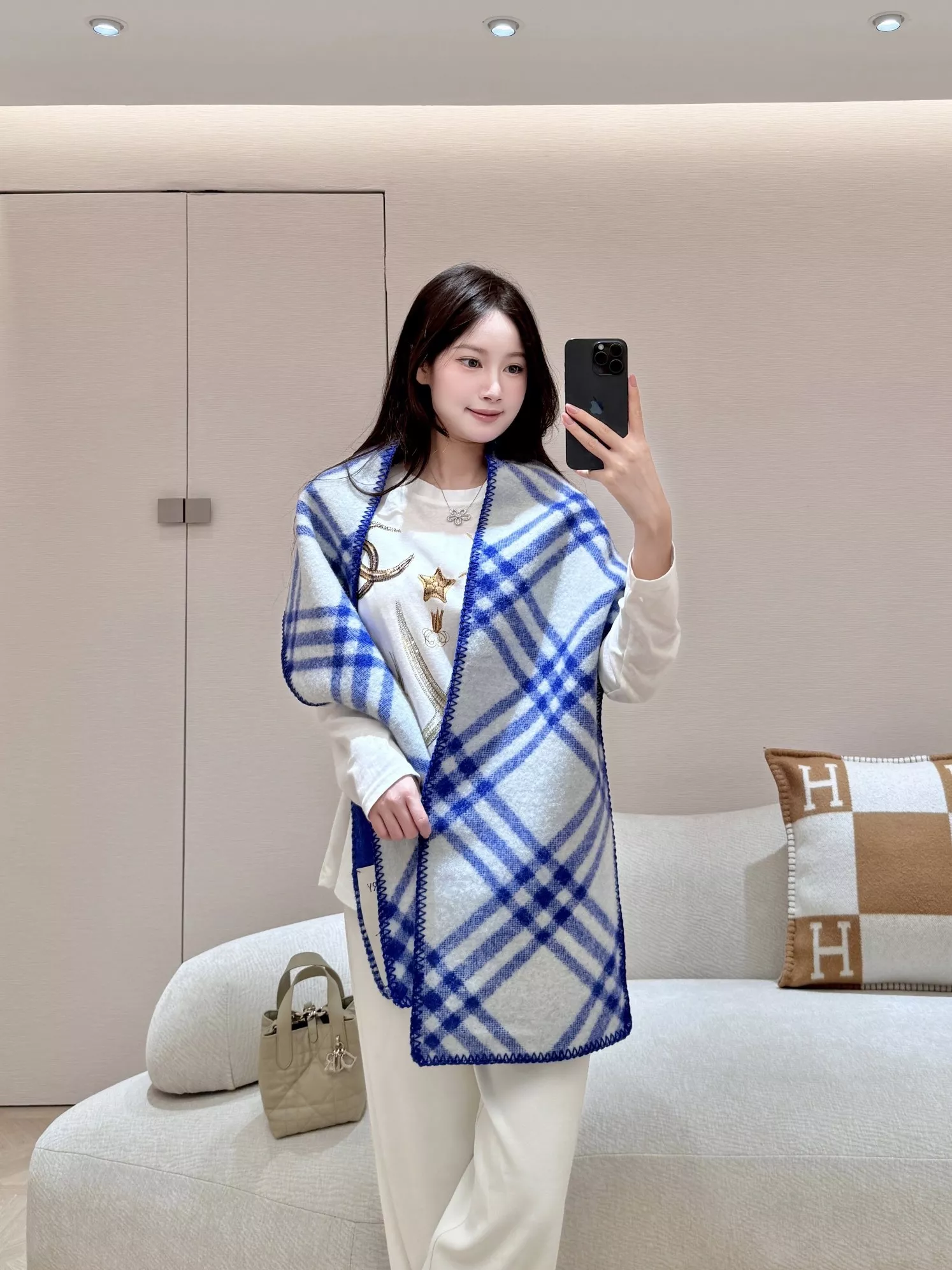 버버리 체크 패턴 후드형 숄 상세 이미지 10