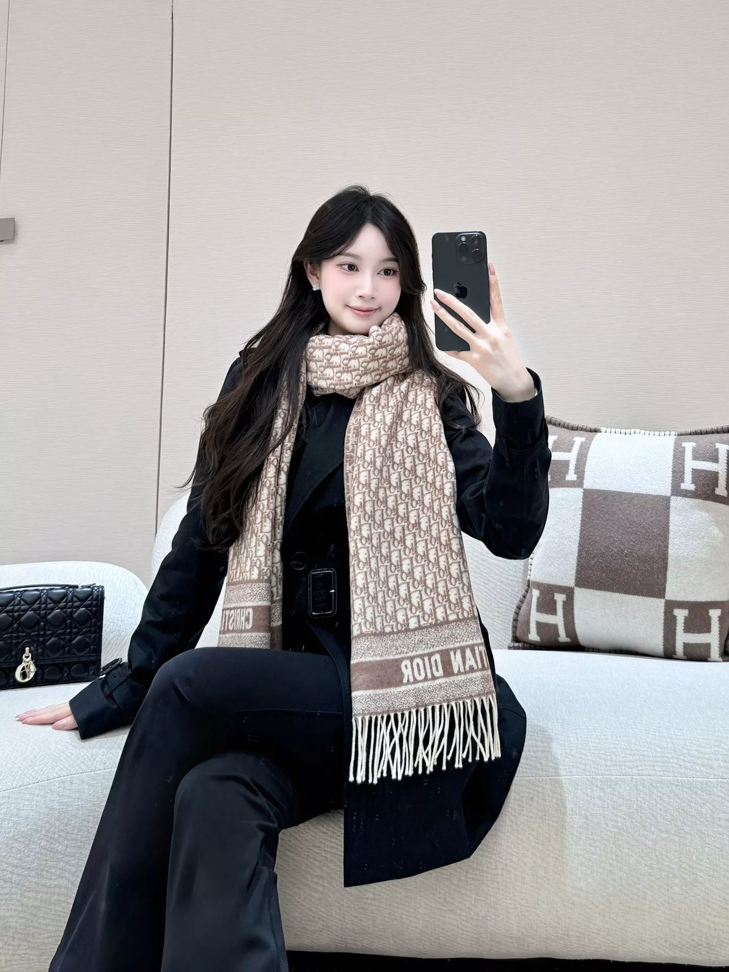 디올 오블리크 로고 캐시미어 숄 상세 이미지 11