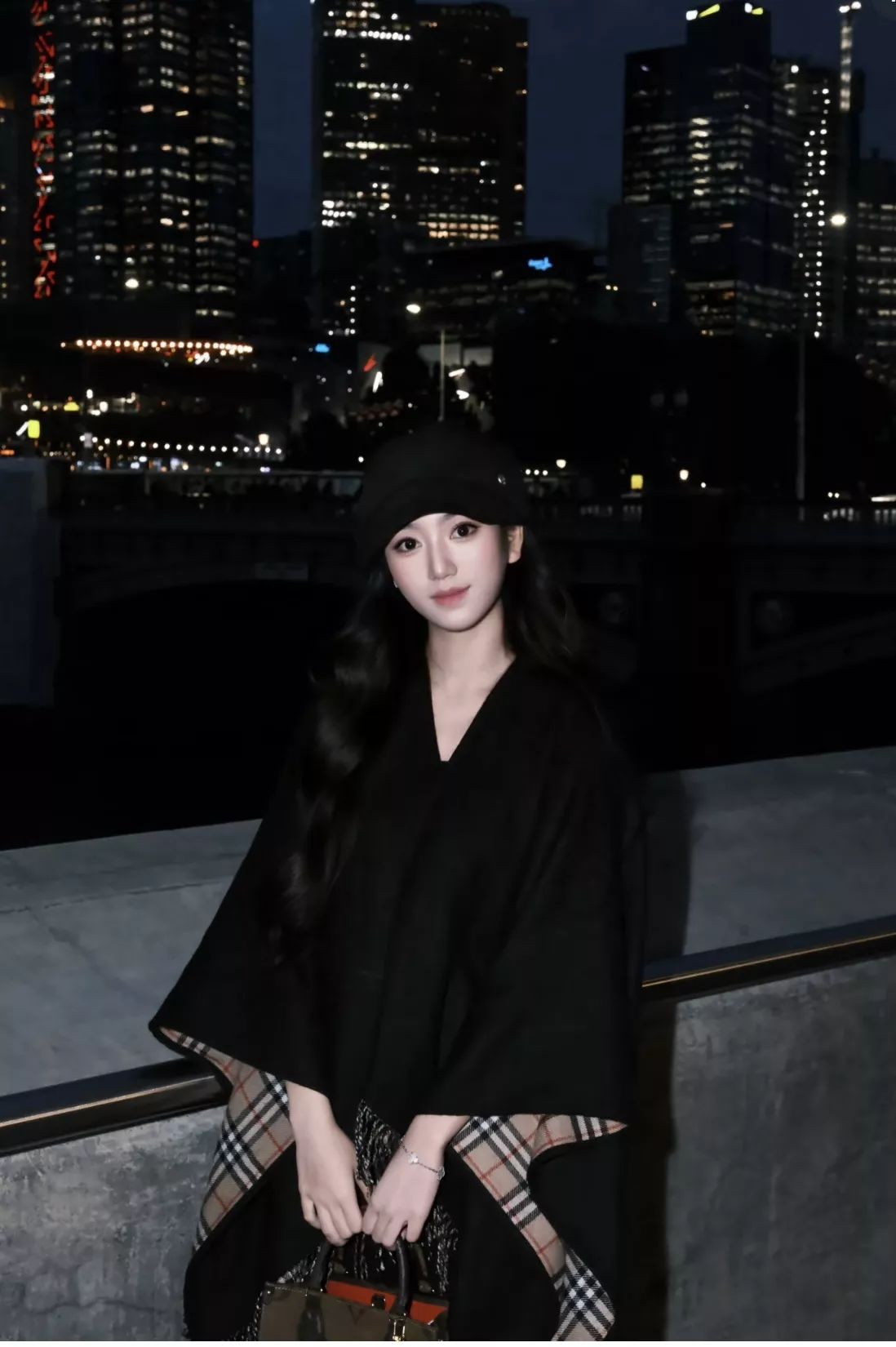 버버리 더블페이스 체크 리버서블 숄 상세 이미지 24