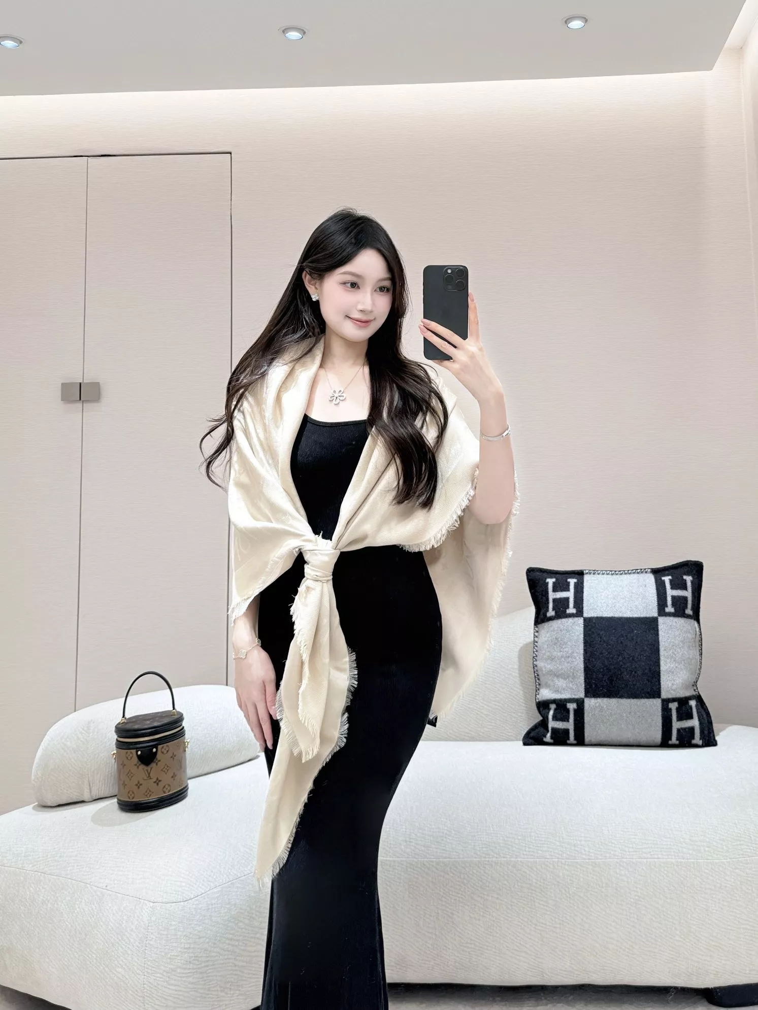 루이비통 모노그램 자카드 실크 울 숄 상세 이미지 11