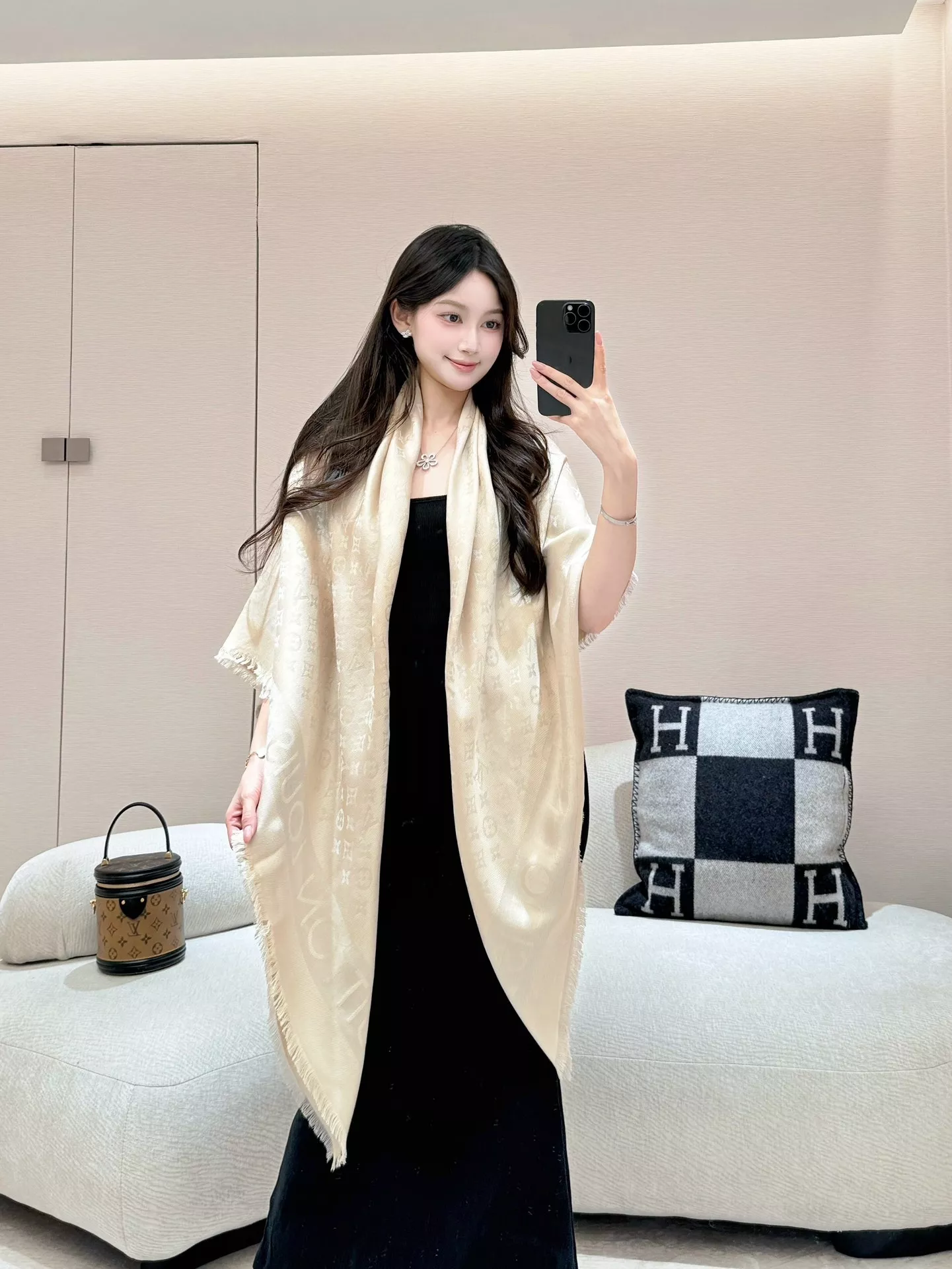 루이비통 모노그램 자카드 실크 울 숄 상세 이미지 10