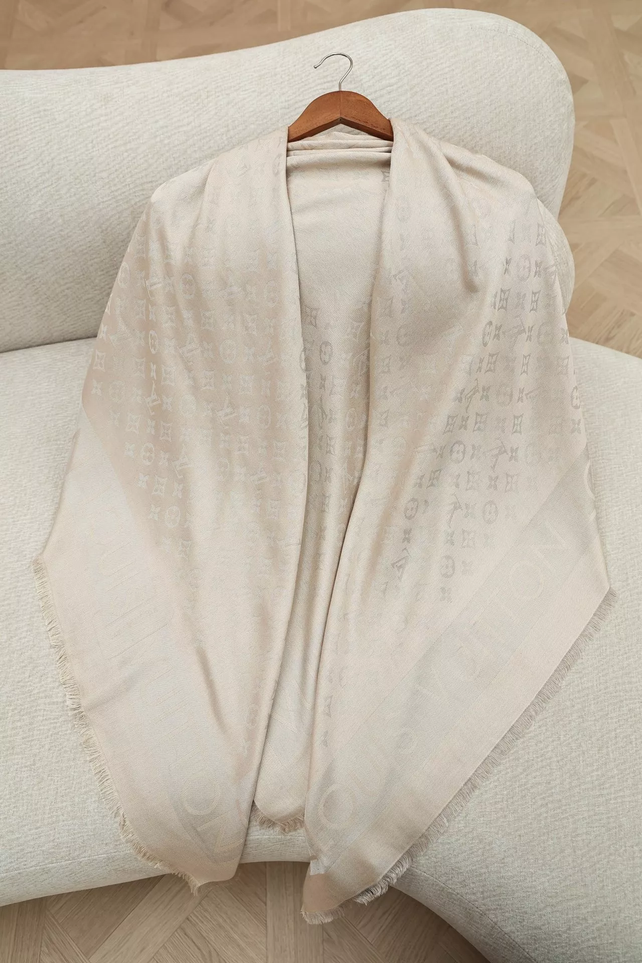 루이비통 모노그램 자카드 실크 울 숄 상세 이미지 1