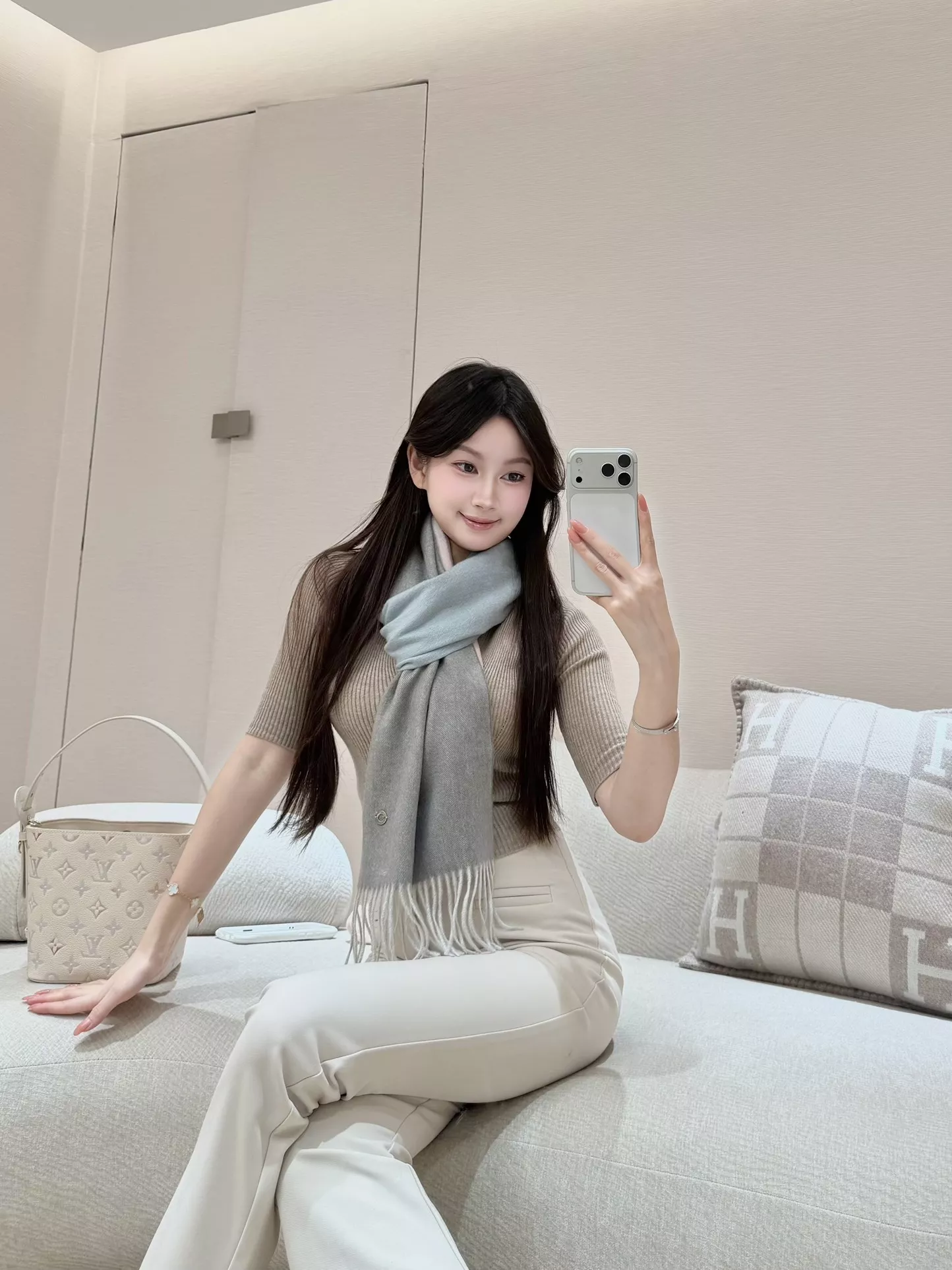 로로피아나 그라데이션 태그 캐시미어 숄 상세 이미지 12