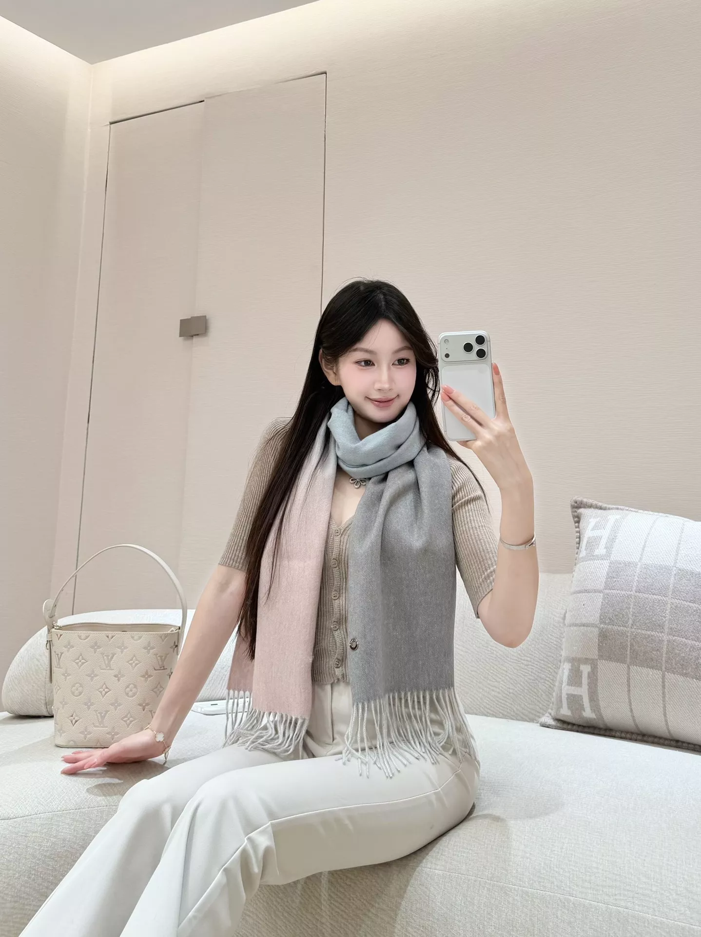 로로피아나 그라데이션 태그 캐시미어 숄 상세 이미지 11
