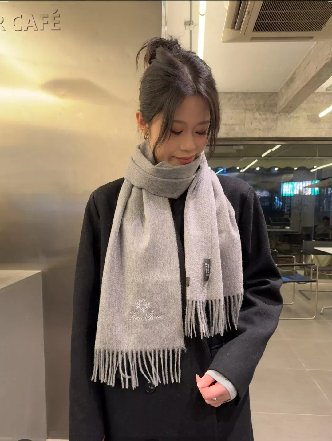 로로피아나 워터웨이브 텍스처 캐시미어 숄 상세 이미지 2